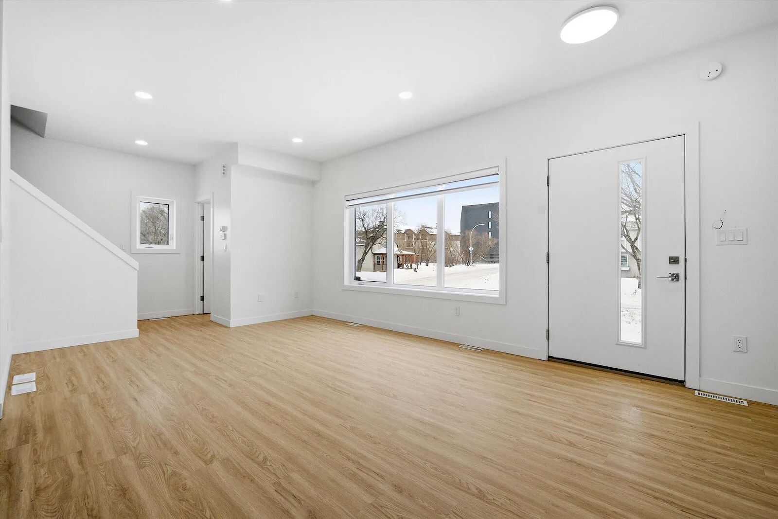 2 Villeneuve Blvd