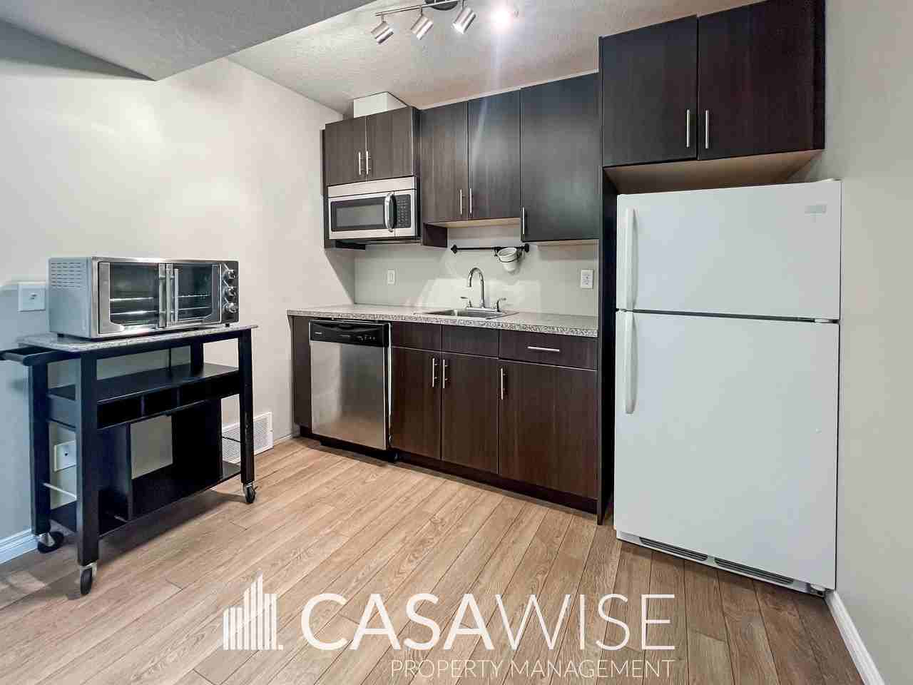 11307 79 Ave Nw Bsmt, Edmonton, AB T6G 0P4, CAN