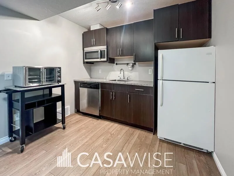 11307 23 Avenue NW, Edmonton, AB T6L 5Z8, CAN