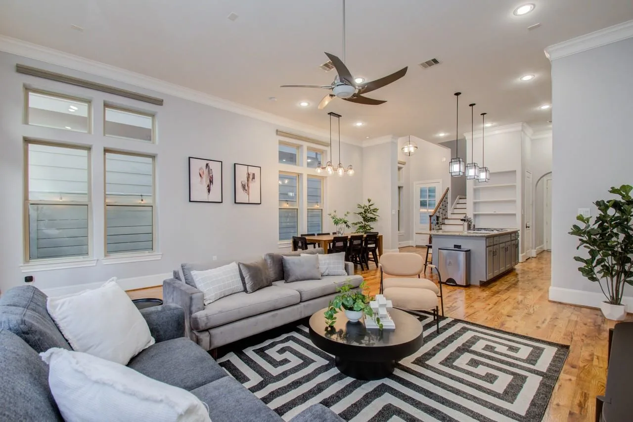 5620 Petty St, Houston, TX 77007, USA