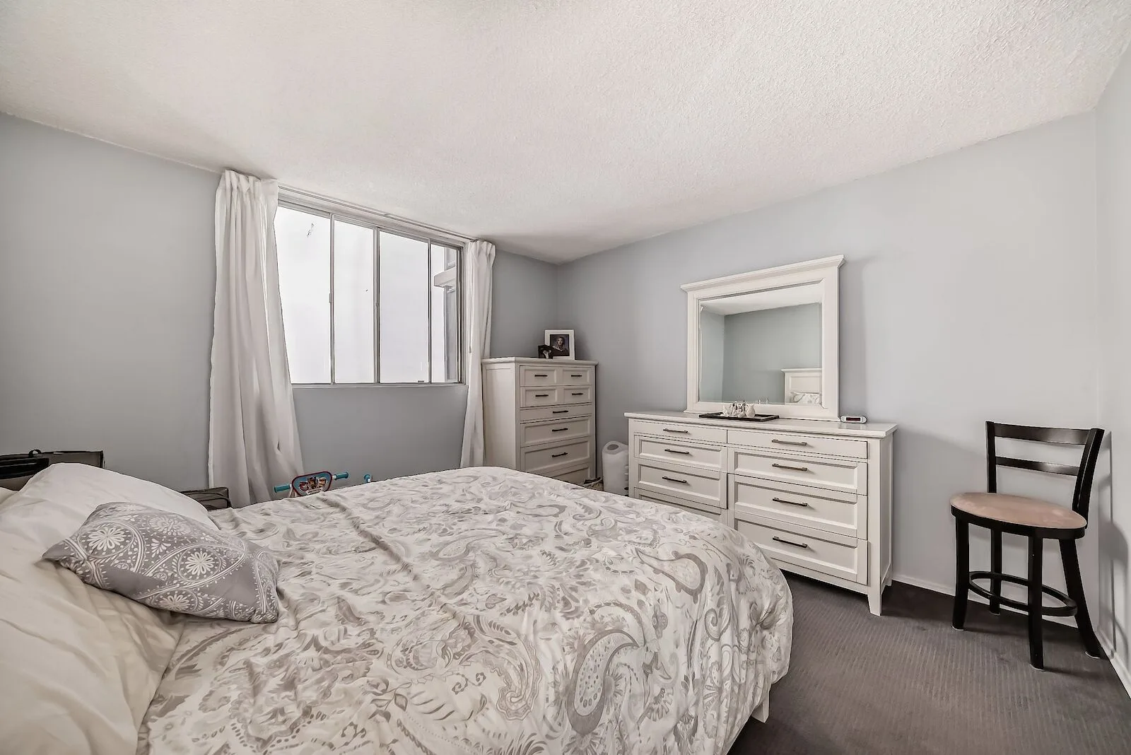 1 Bedroom in Glenora Available for Immediate Move In!