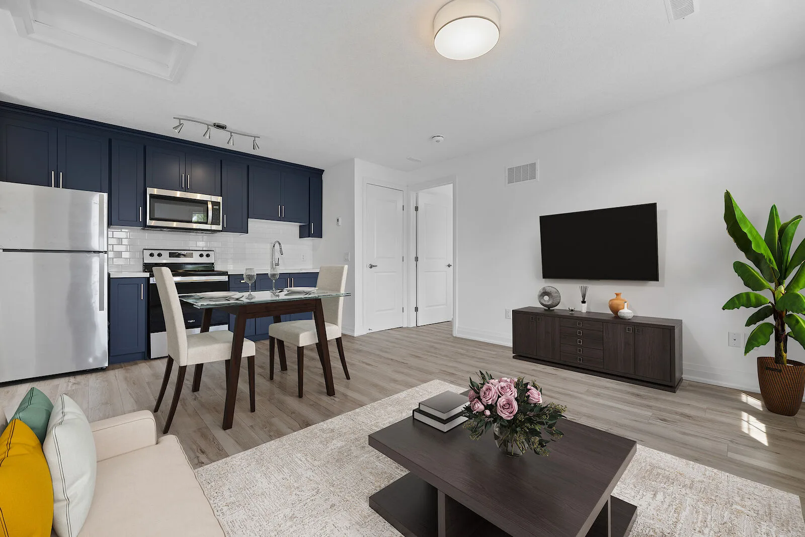 Waterfront Studio, 1 & 2 BR Luxury Suites in Hamilton! Available Now!