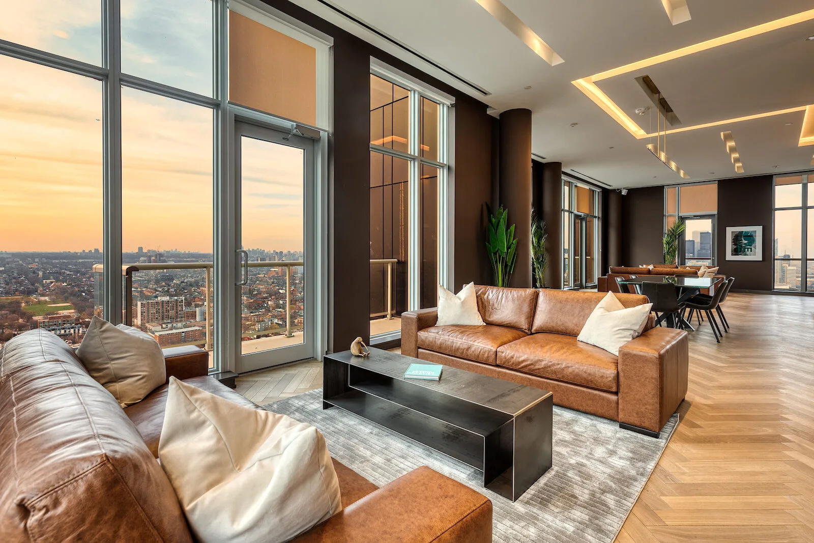 EXTRAORDINARY RENTAL LIVING