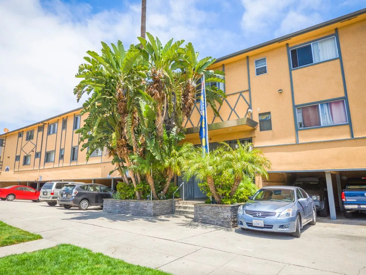 334 S. Hobart Blvd