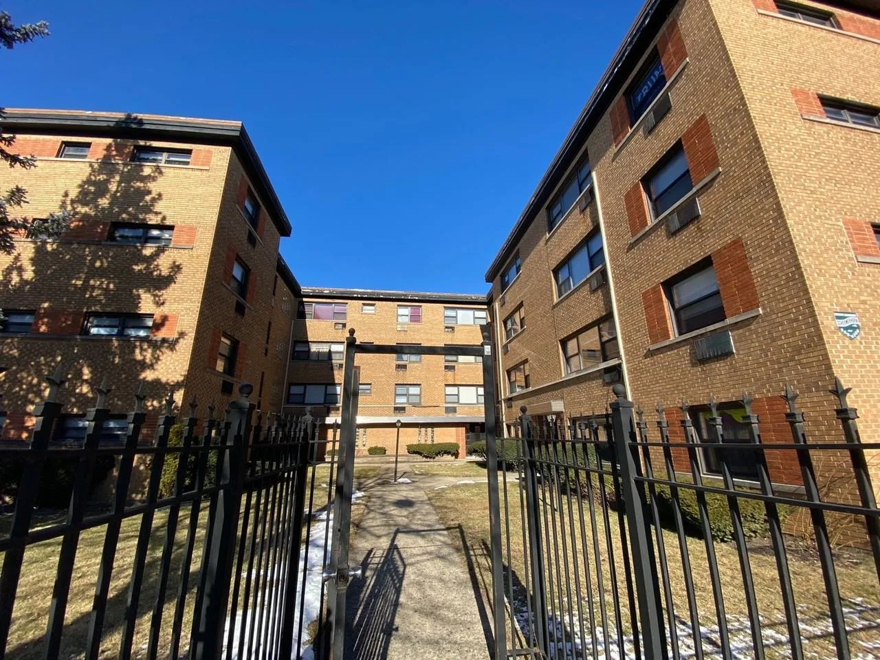 339 - *2714-24 W. Bryn Mawr Building*