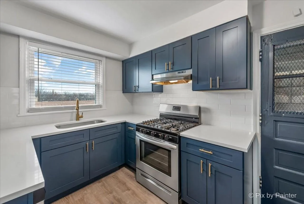 2713-2737 W Berwyn