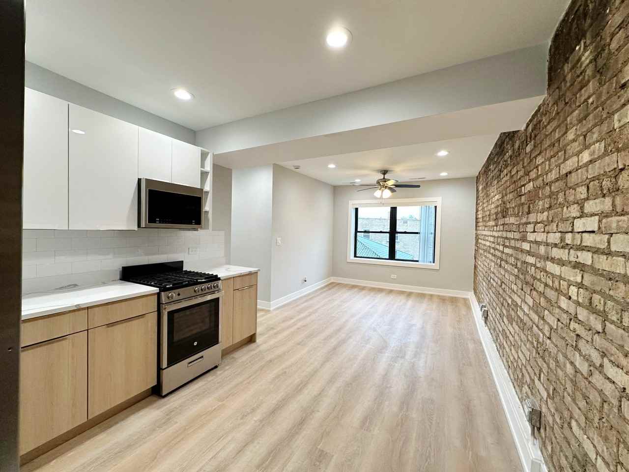 1554 W Juneway Ter, Chicago, IL 60626, USA
