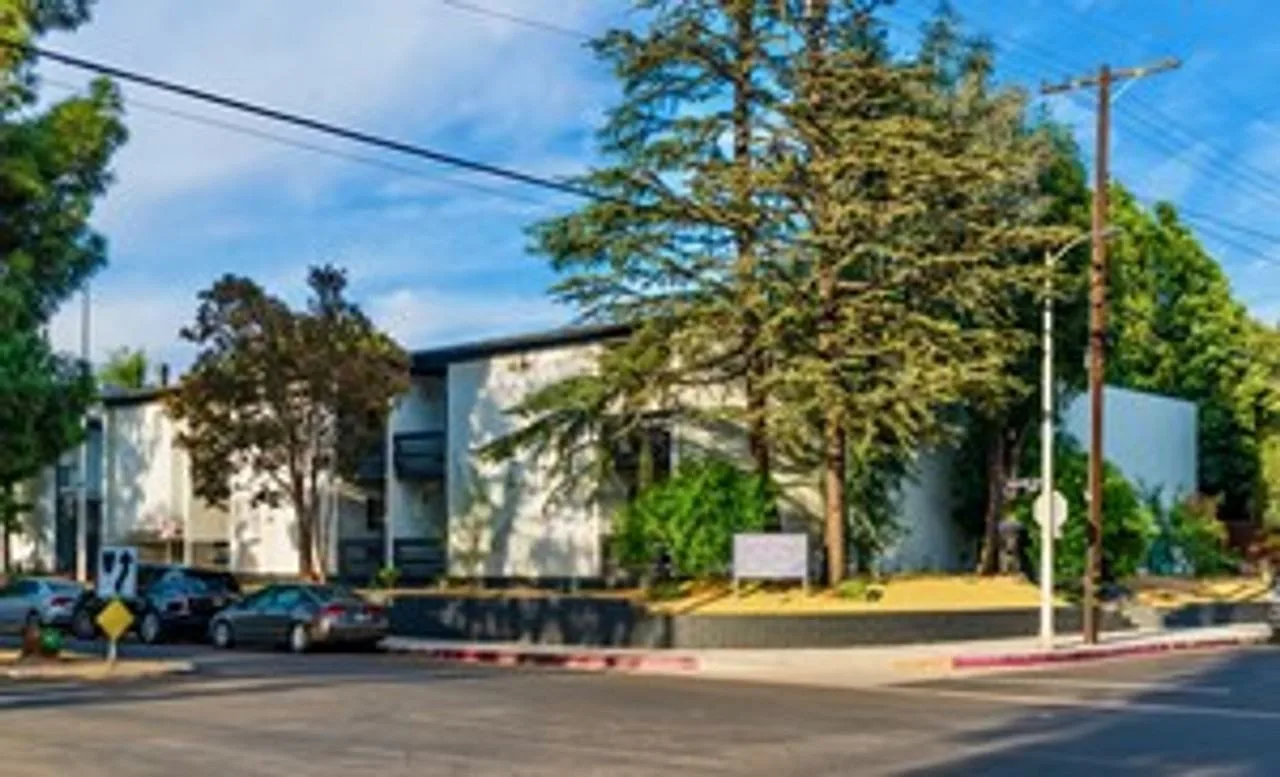 Village Flats: Mid