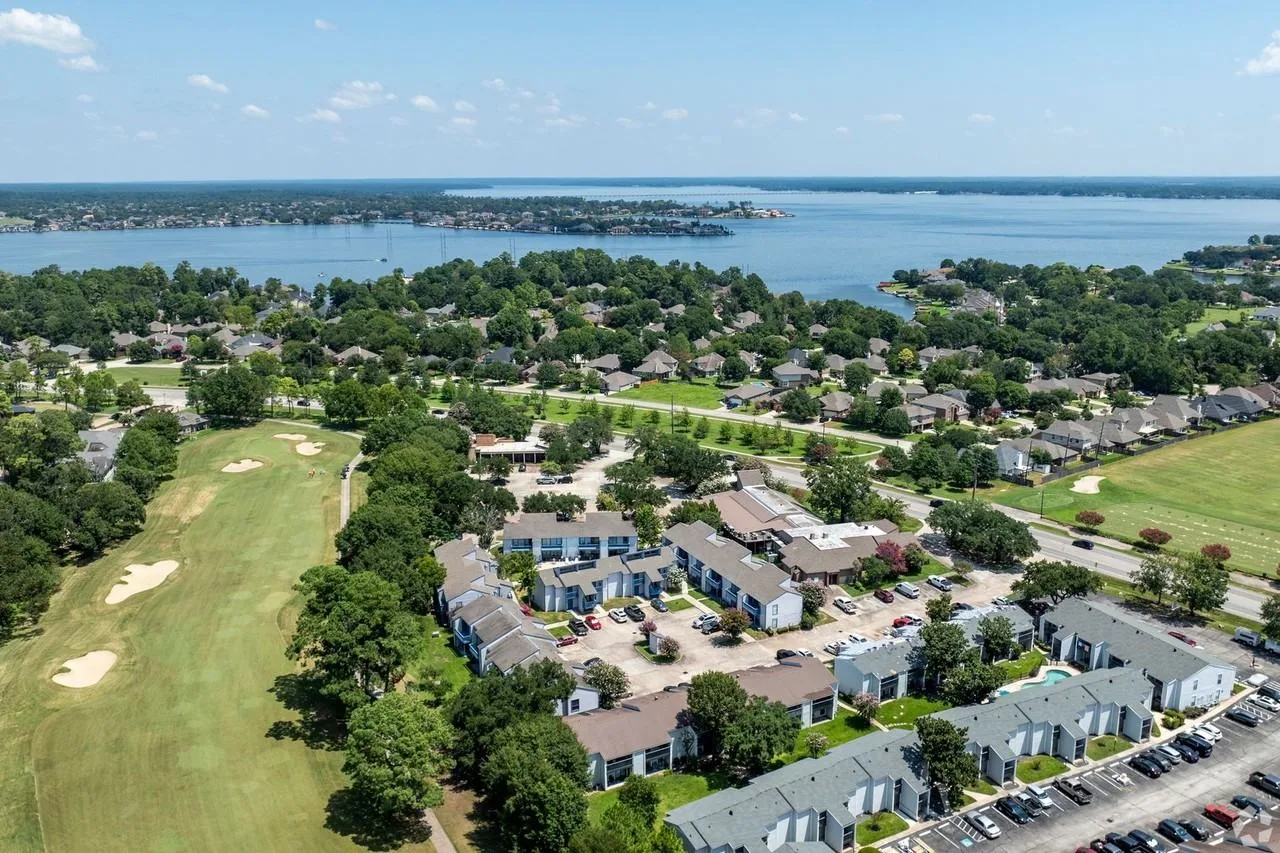 ROOKWOOD GOLF APARTMENTS