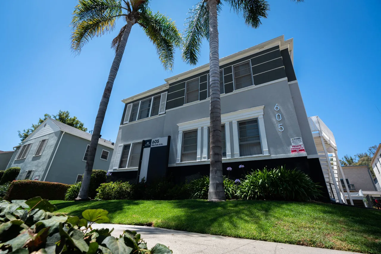 605 Kelton Ave