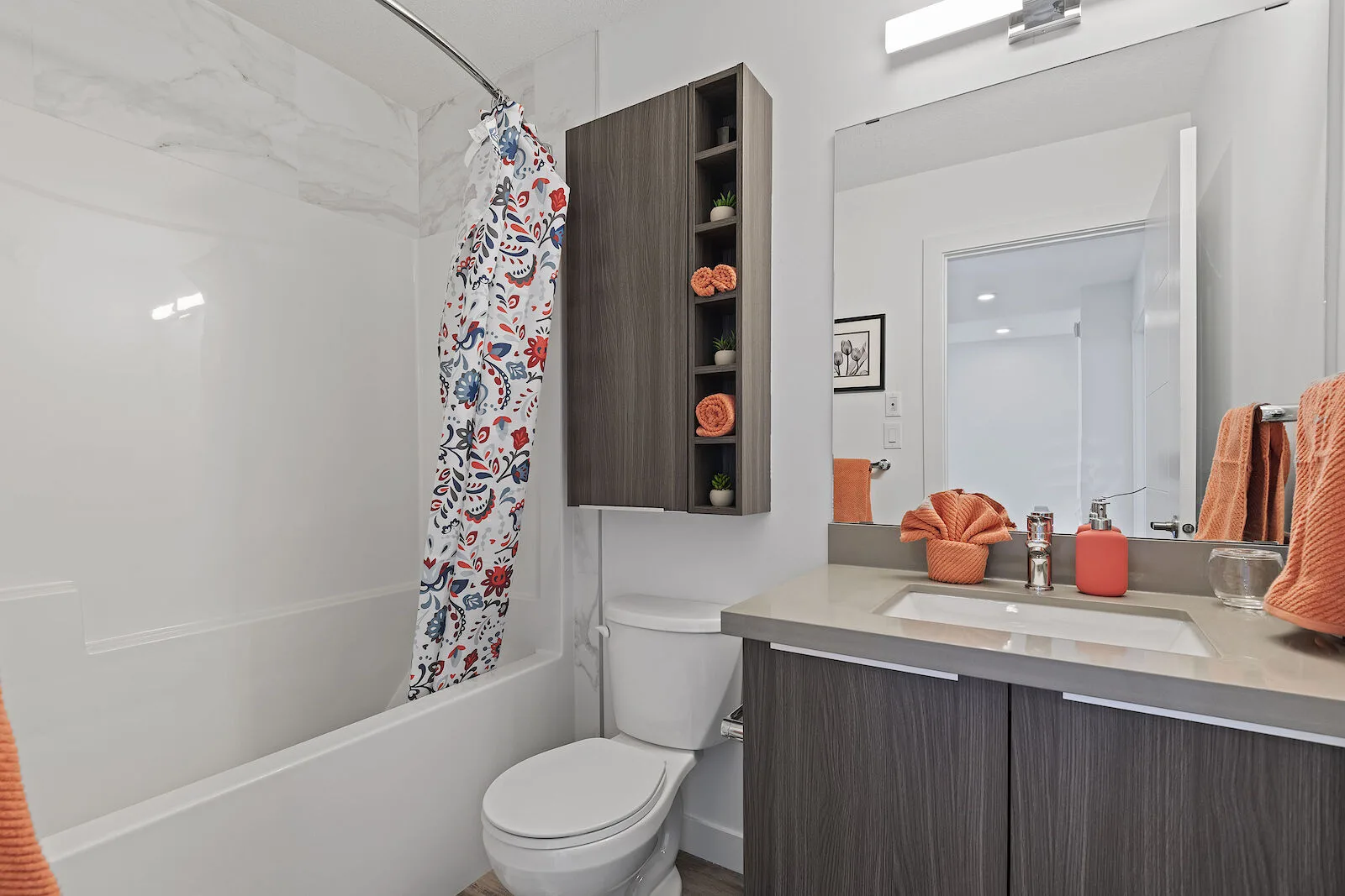 3 BED 2 BATH & 2 CAR GARAGE TOWNHOME