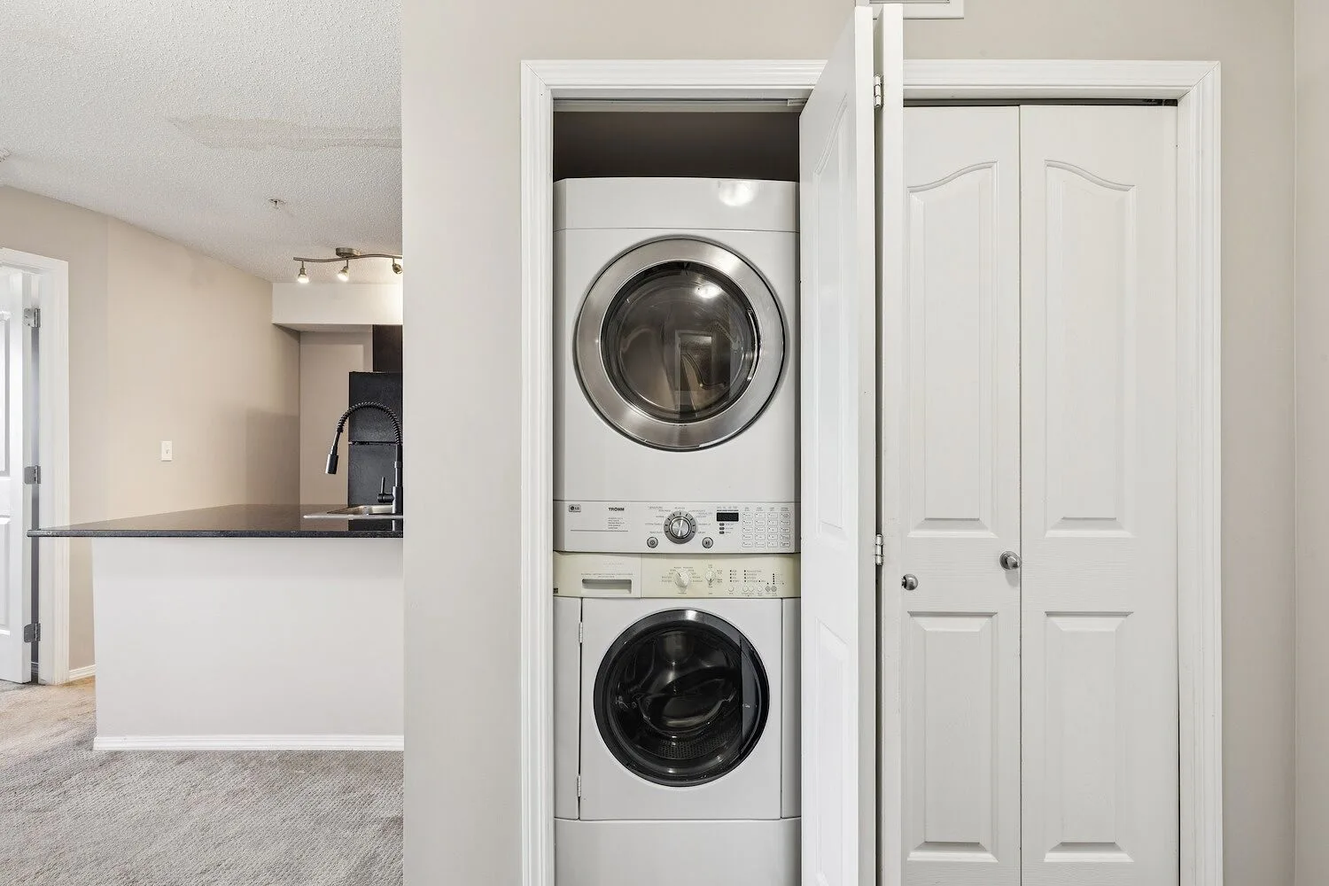 Condo for Rent at Heritage Landing