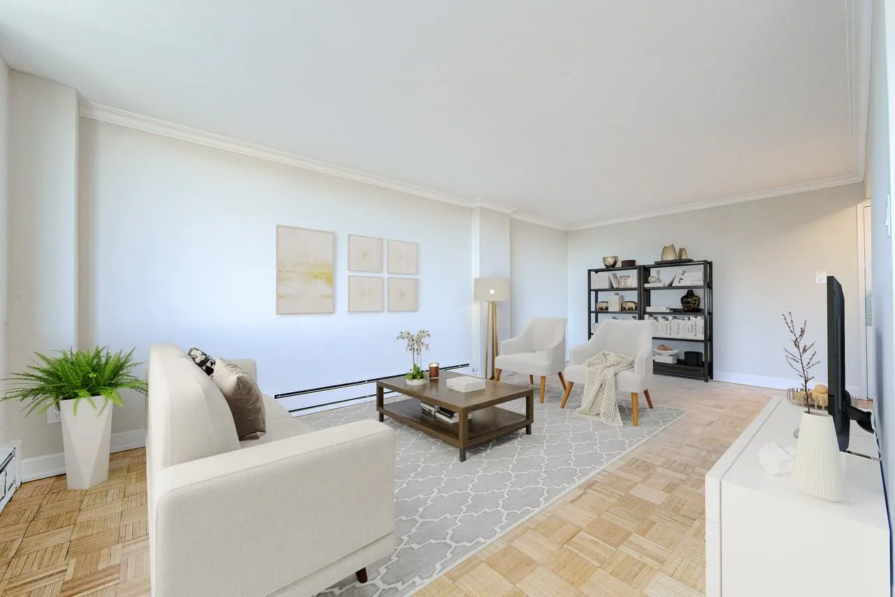 440 Eglinton