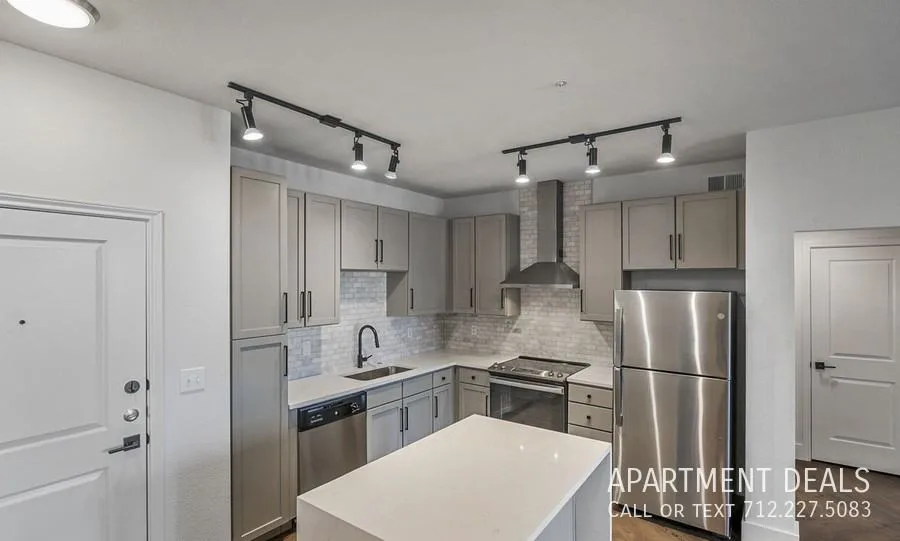 2127 Allen Pkwy, Houston, TX 77019, USA