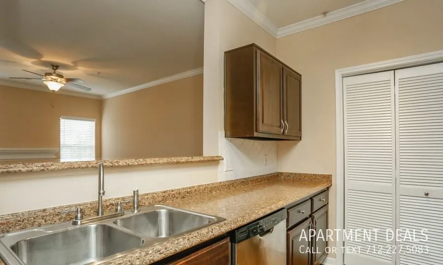 3289 Walnut Bend Ln, Houston, TX 77042, USA