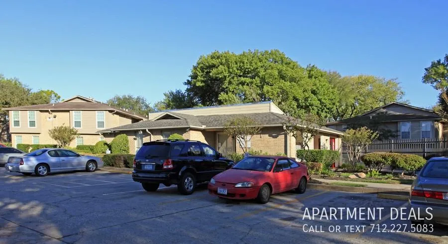 9226 Clarewood Dr, Houston, TX 77036, USA
