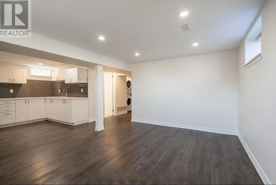 18 Greeningdon Dr, Hamilton, ON L9A 3A7, CAN