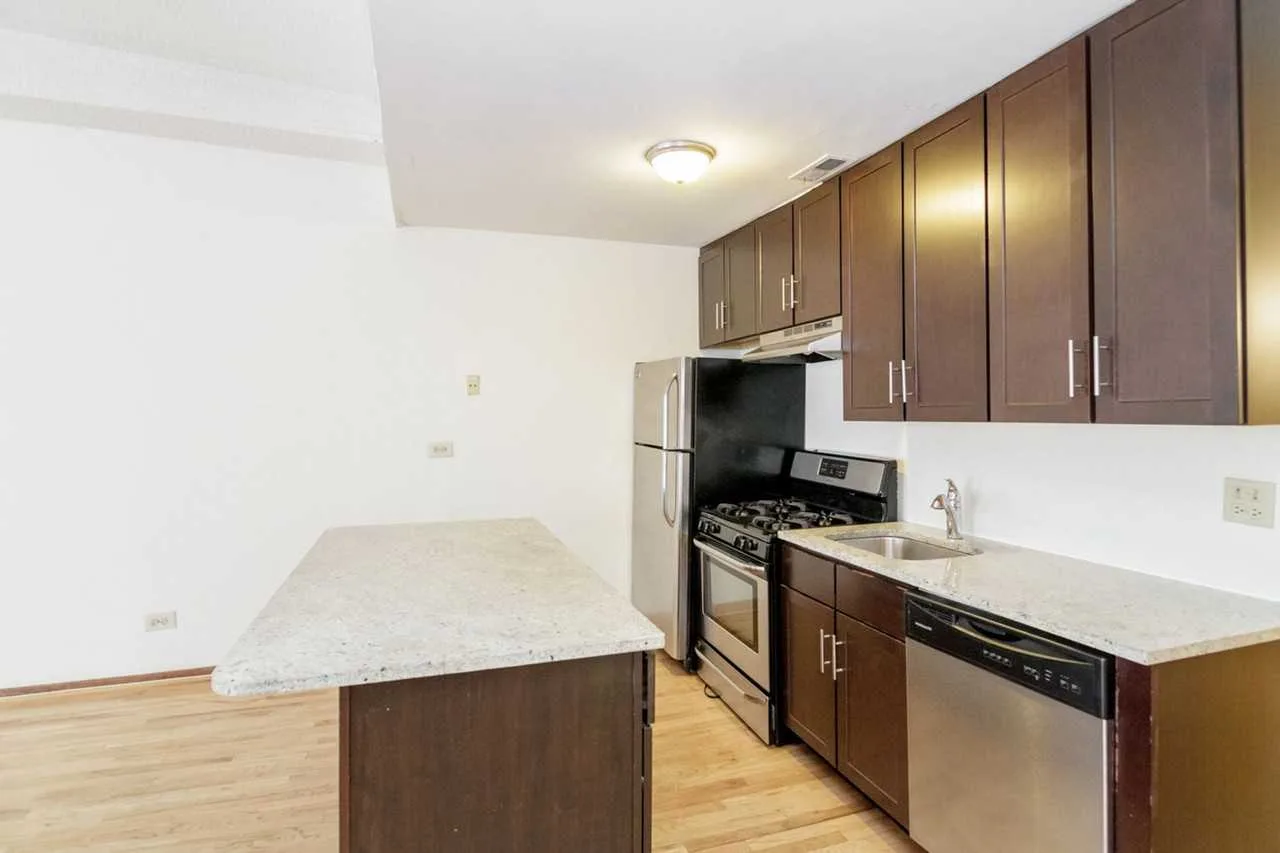 2519-27 N. Lincoln