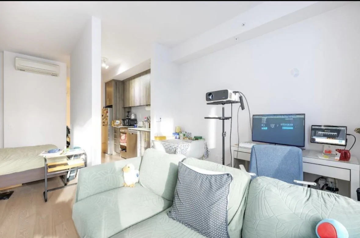 1485 Rue des Bassins, Montréal, QC H3C 0L4, CAN