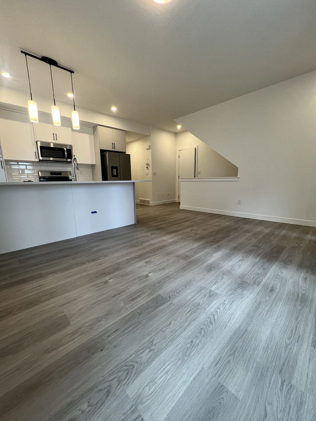 Brand-New Modern 2-Bedroom Townhouse in Aspen, Calgary. Prime Location and Luxury Living