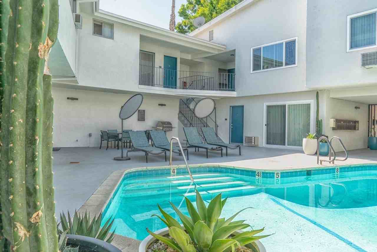 Mid-century LA style in Sherman Oaks!