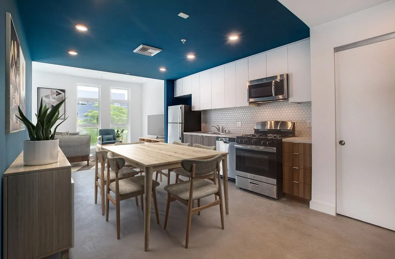152 N RAMPART
