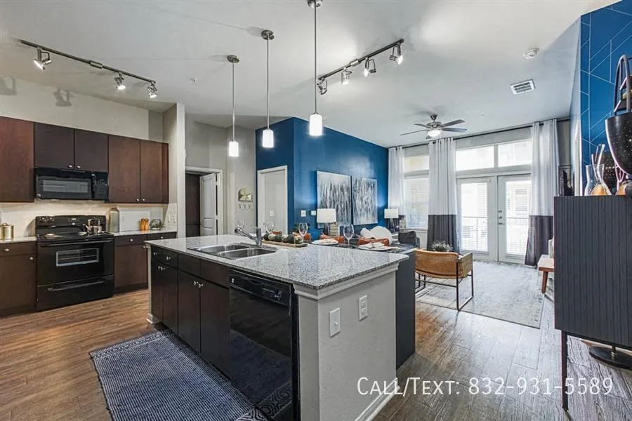 2989 Westridge St, Houston, TX 77054, USA