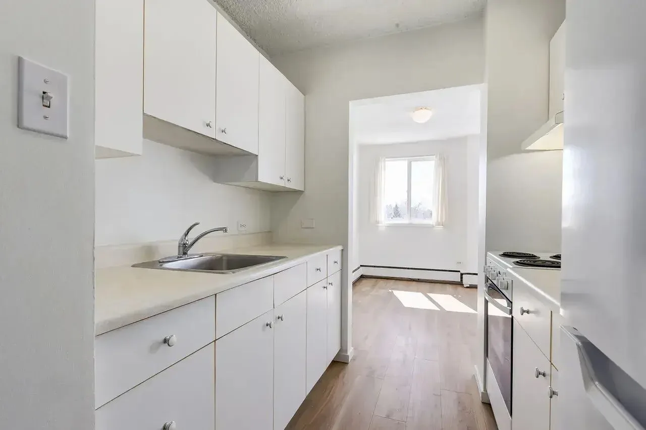 Prime location in Mission, Calgary | Pet-friendly apartments at Harvard Towers!