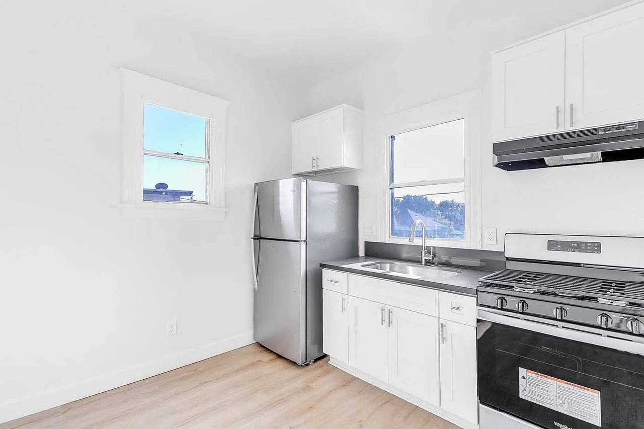 1618 E. Vernon Ave