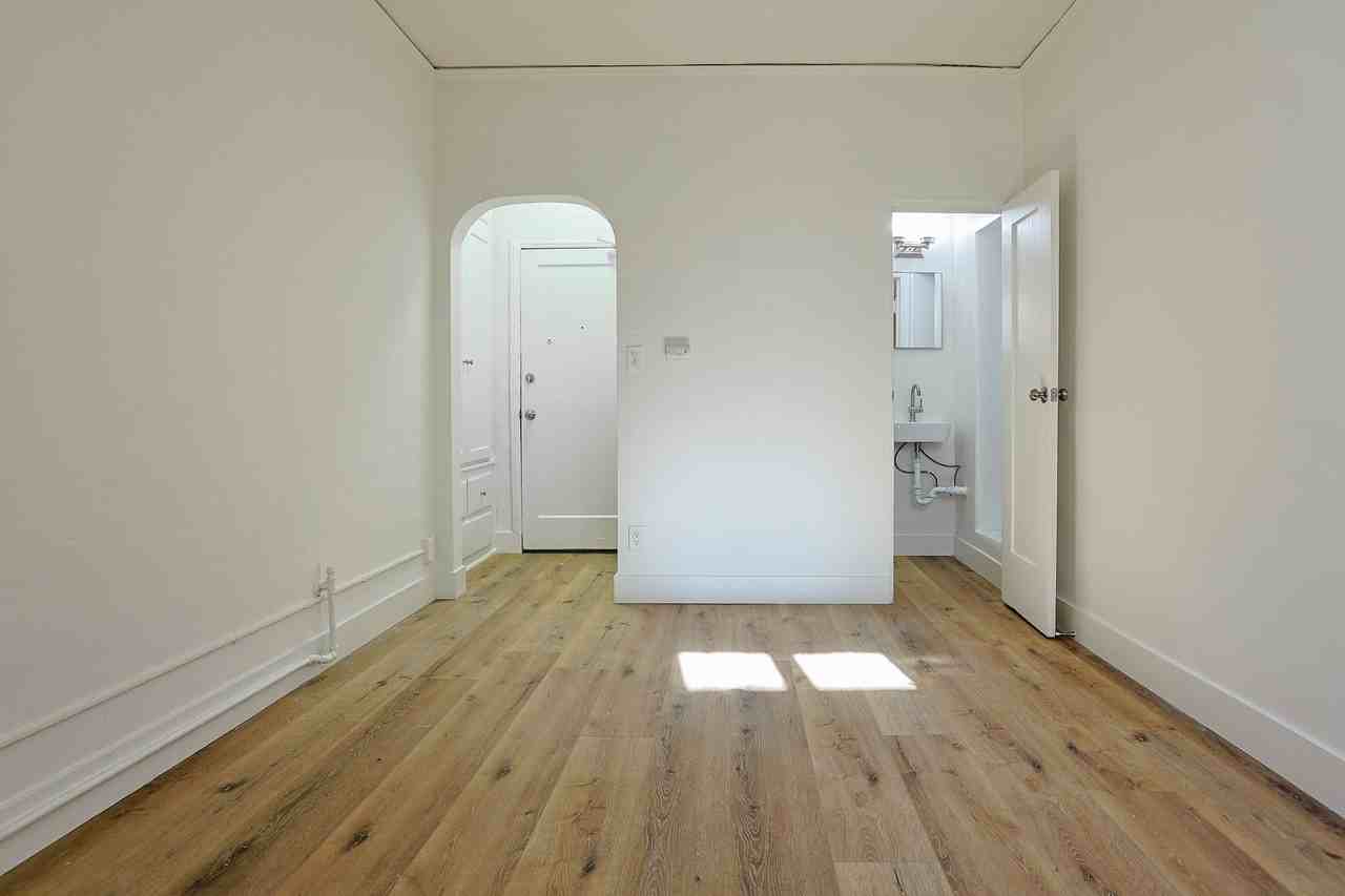 Spacious Units Available! 1 FREE MONTH!!