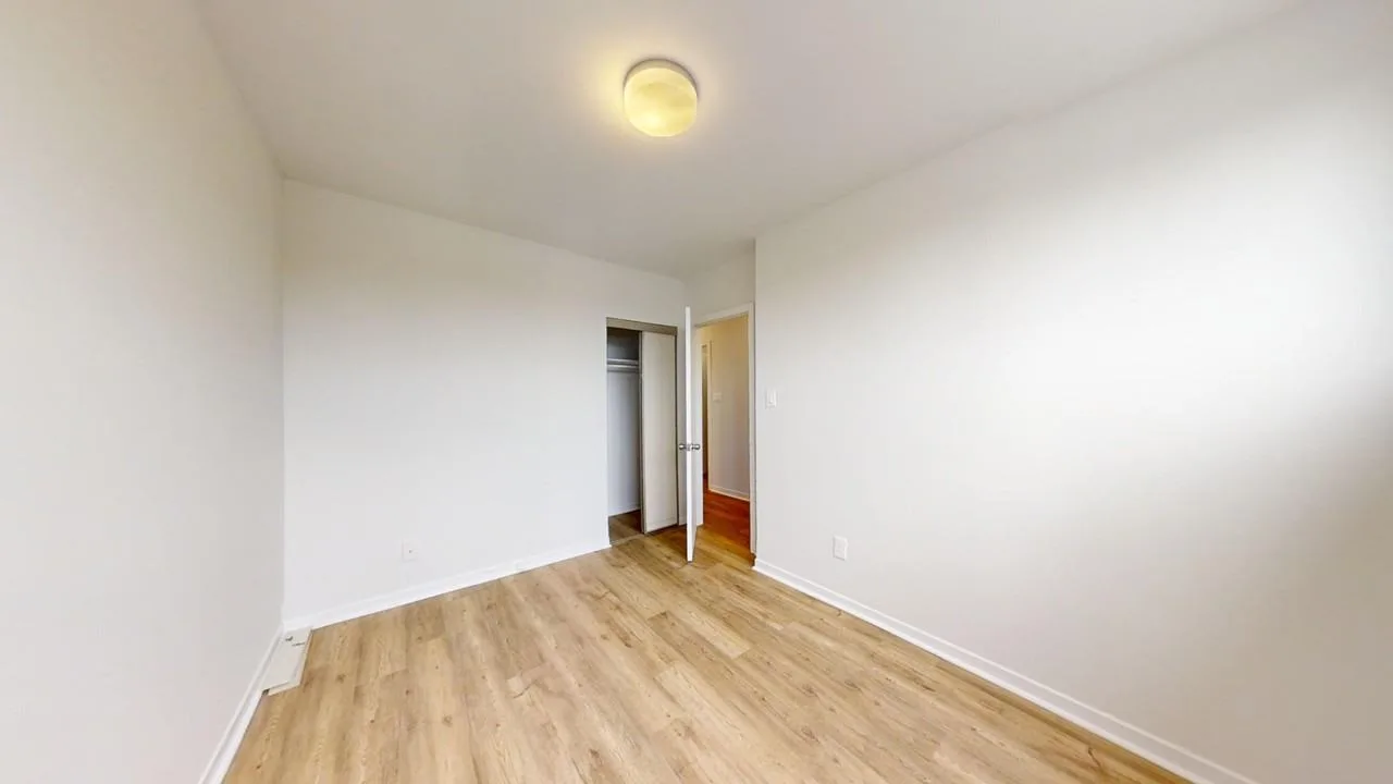 10-20 Bergamot Ave