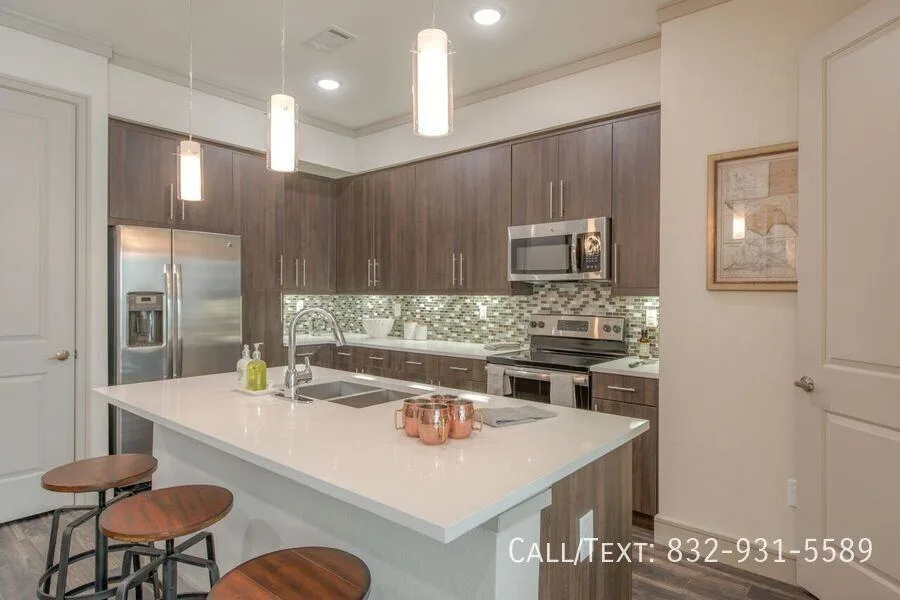 2301 Chenevert Street, Houston, TX 77004, USA