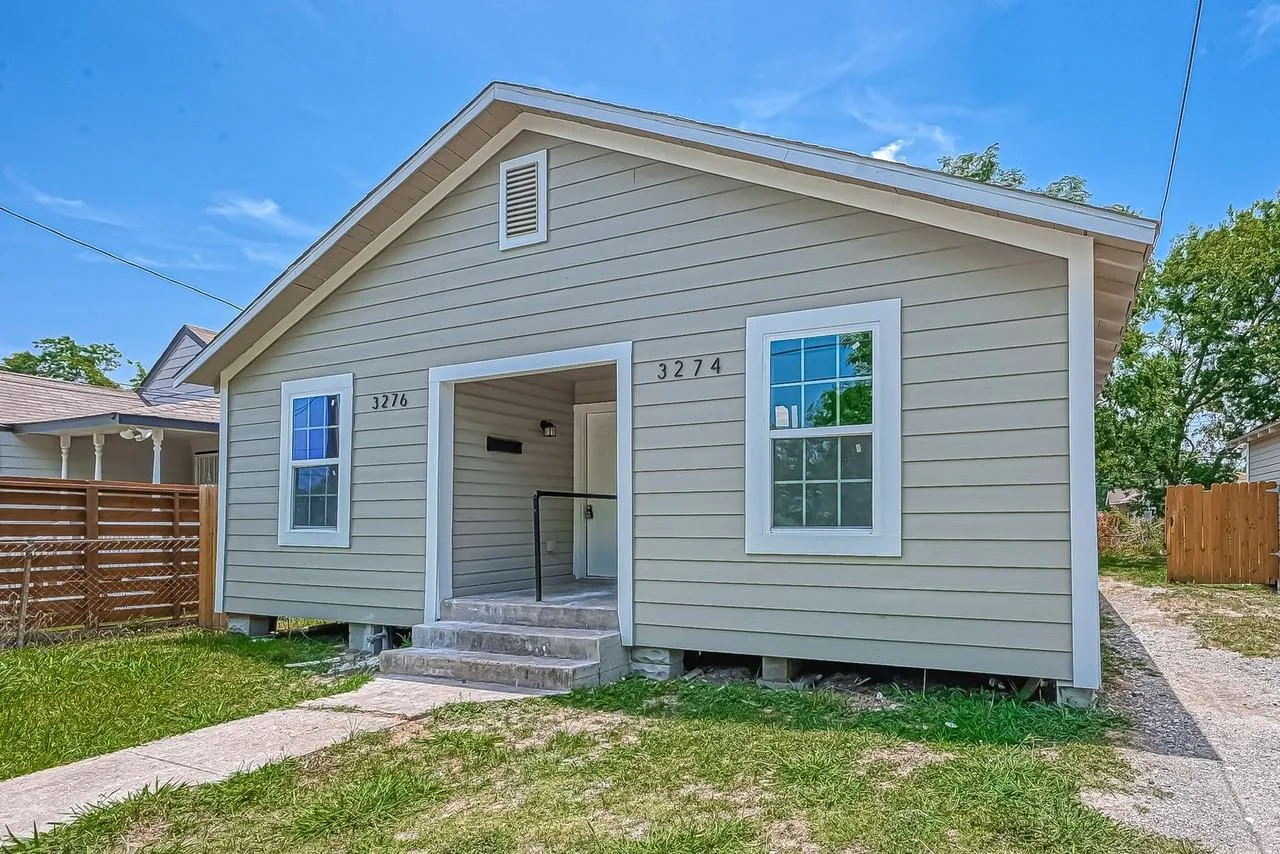 3270-3274 Reeves