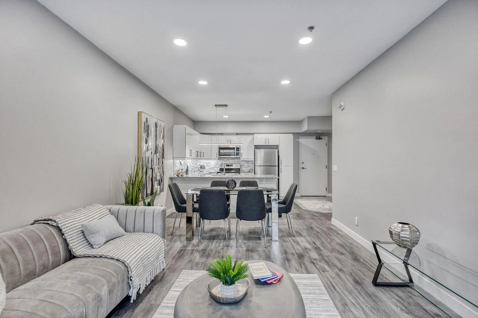 Bella Vista Luxury Living; 1515 Warde Avenue