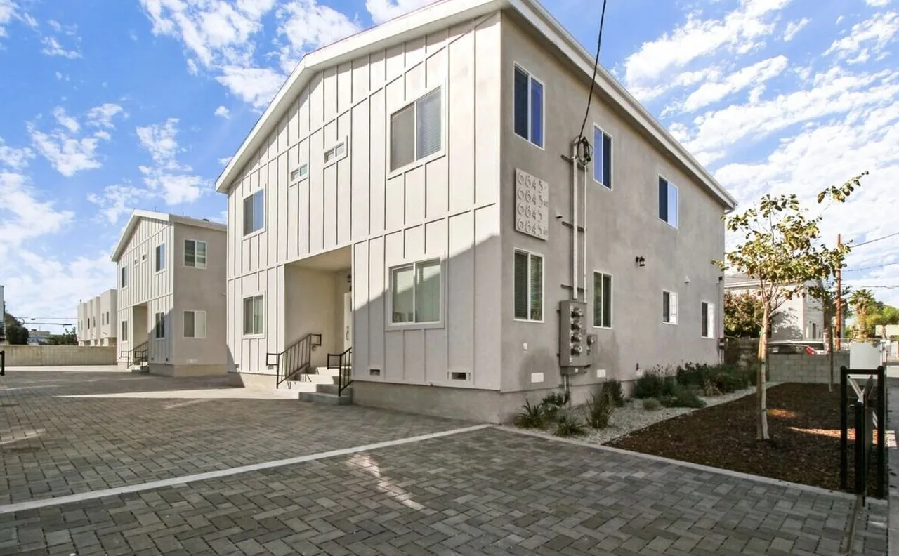 6841 Radford Ave