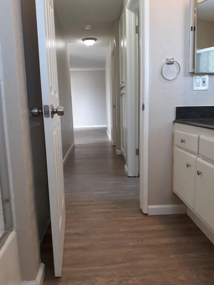 322-330 w 9th St