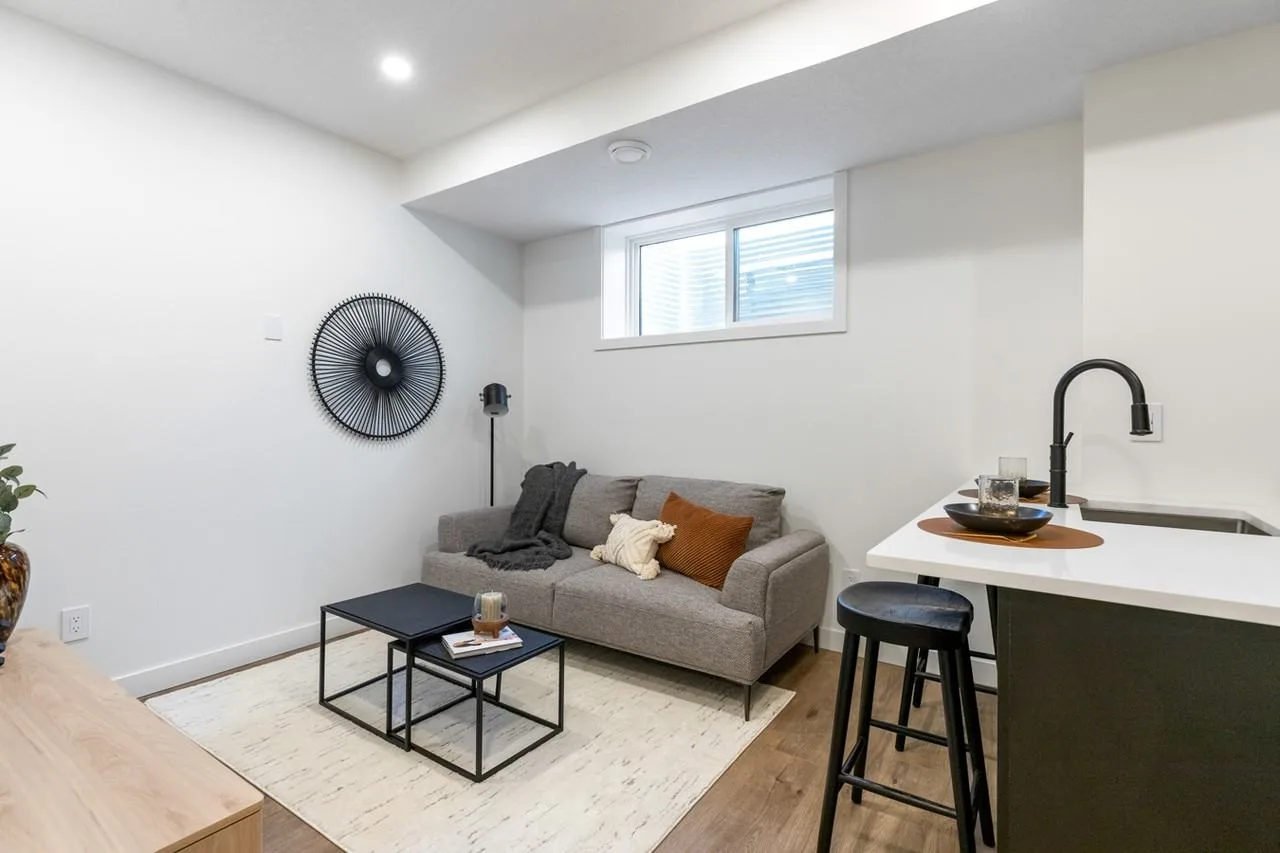 7816 104 Ave Nw Bsmt 3, Edmonton, AB T6A None, CAN