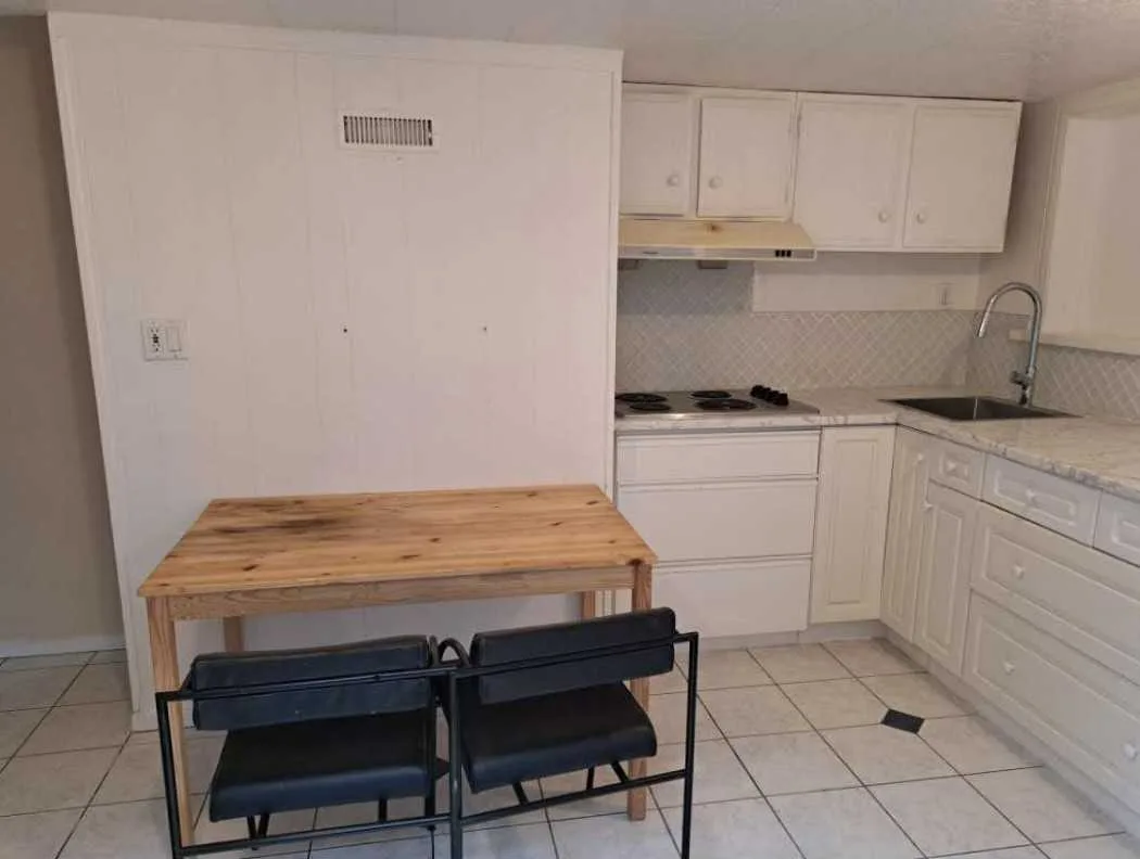 10542 131A St, Surrey, BC V3T 3R5, CAN