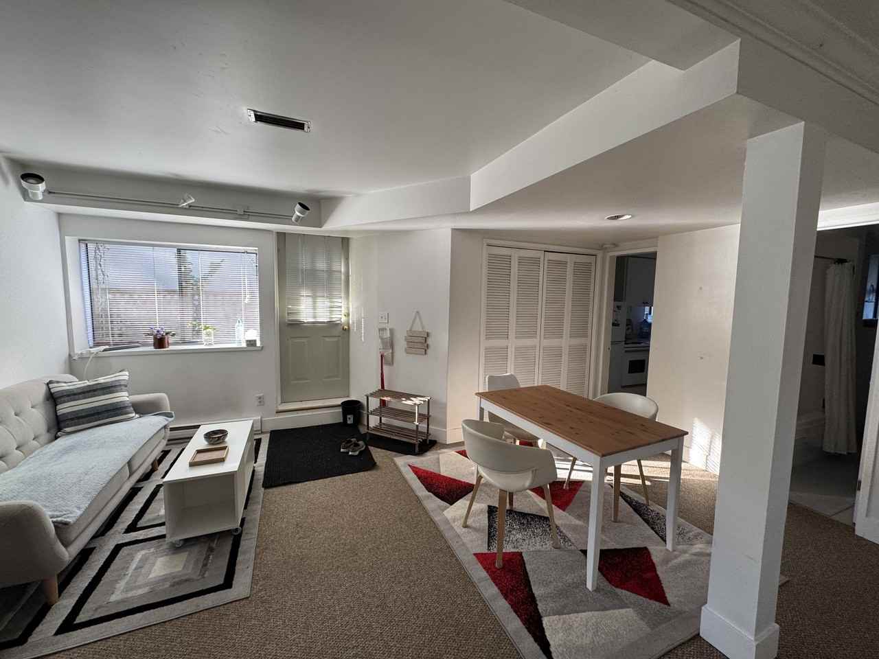 4537 West 14th Avenue, Vancouver, BC V6R 2Y5, CAN