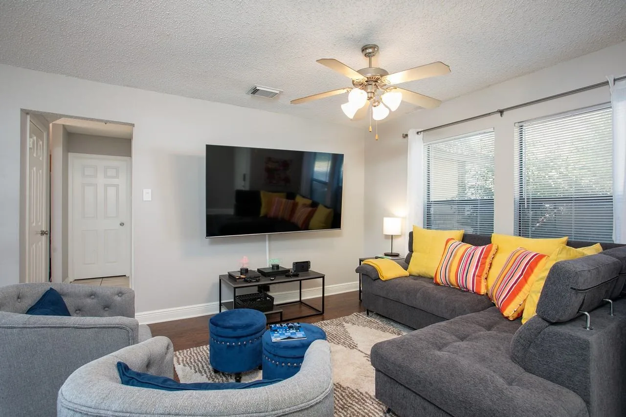 7302 Hunters Land, San Antonio, TX 78249, USA
