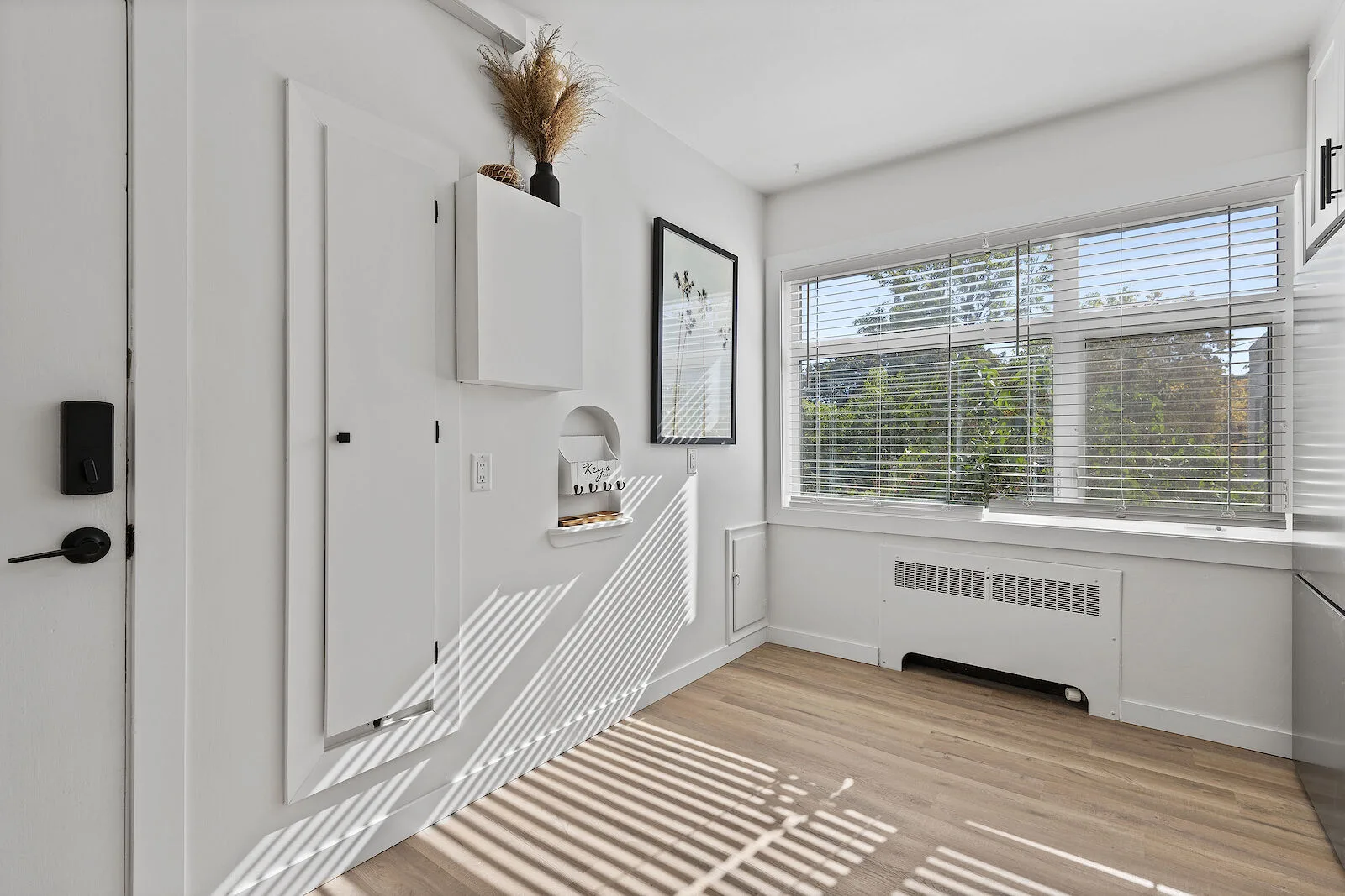 Top floor renovated 1 bedroom condo with in-suite laundry in groat estates
