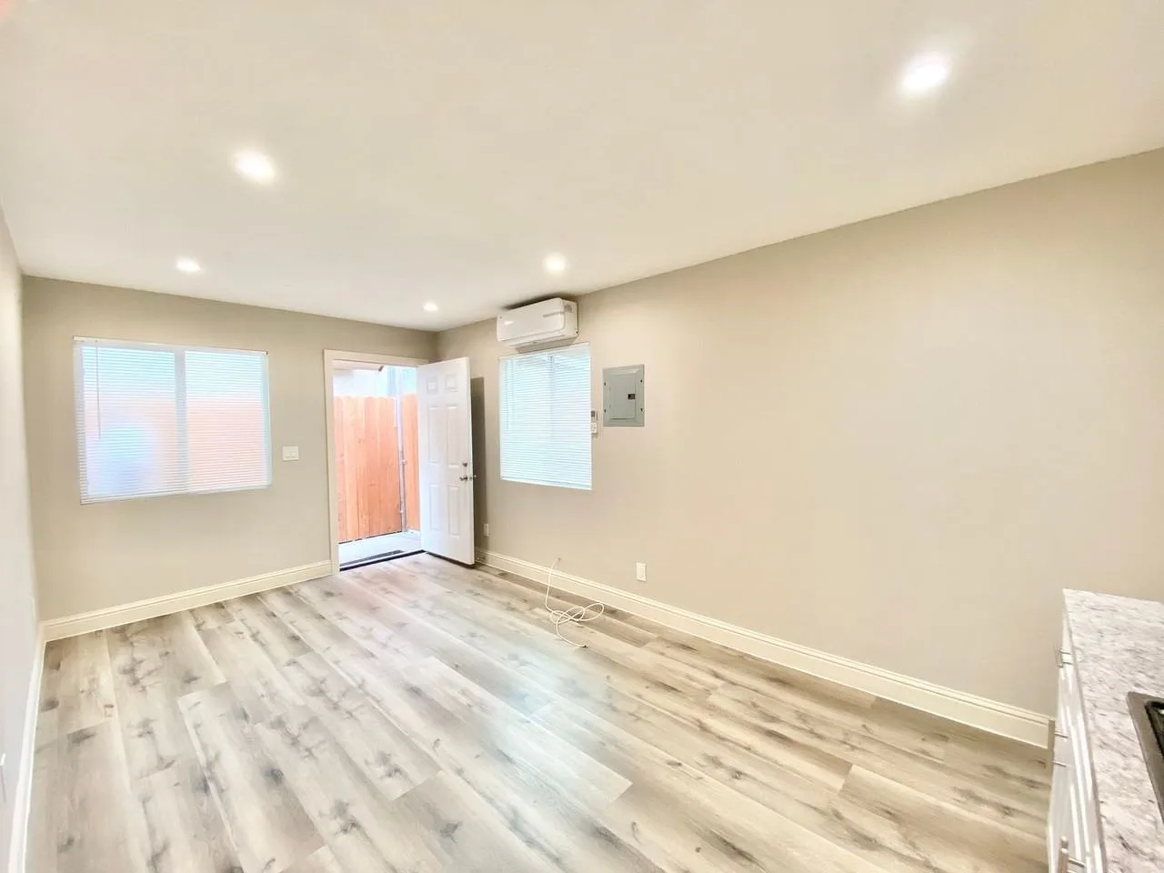 795 1/2 E 42nd St, Los Angeles, CA 90011, USA