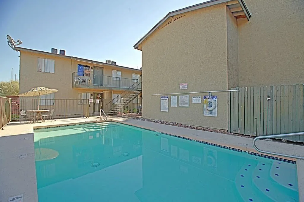 2950 E Greenway Rd, Phoenix, AZ 85032, USA
