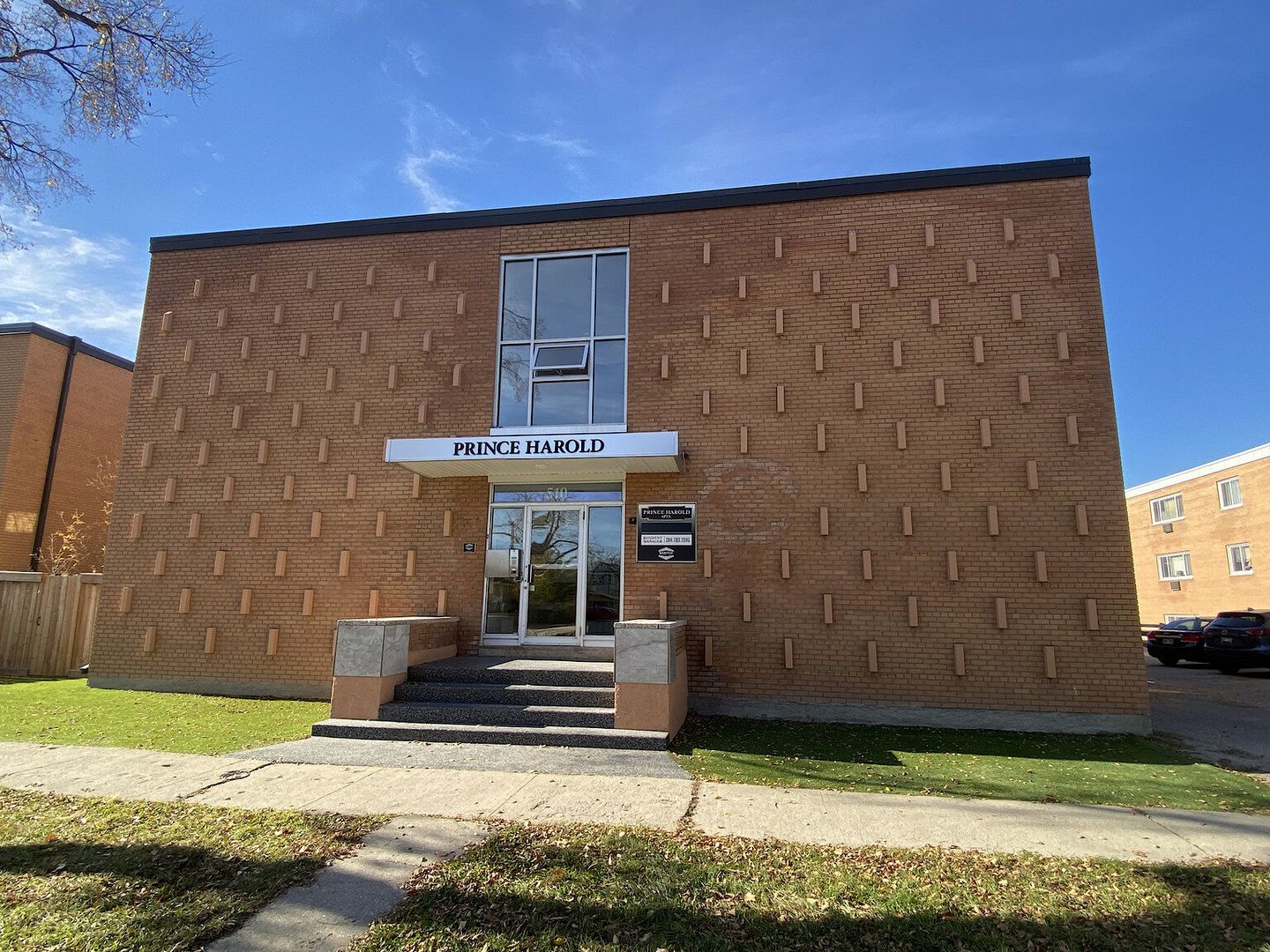 Spacious 1-Bedroom and 2-Bedroom Units With On-Site Laundry Close To Shopping