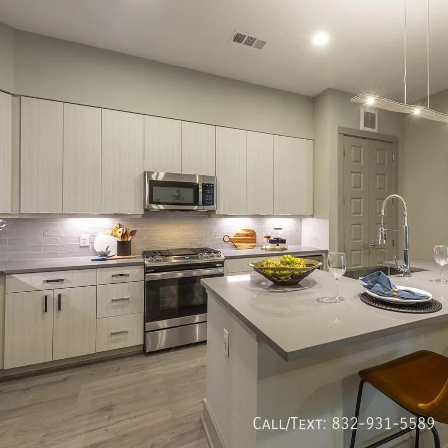 698 West 24th Street, Houston, TX 77008, USA