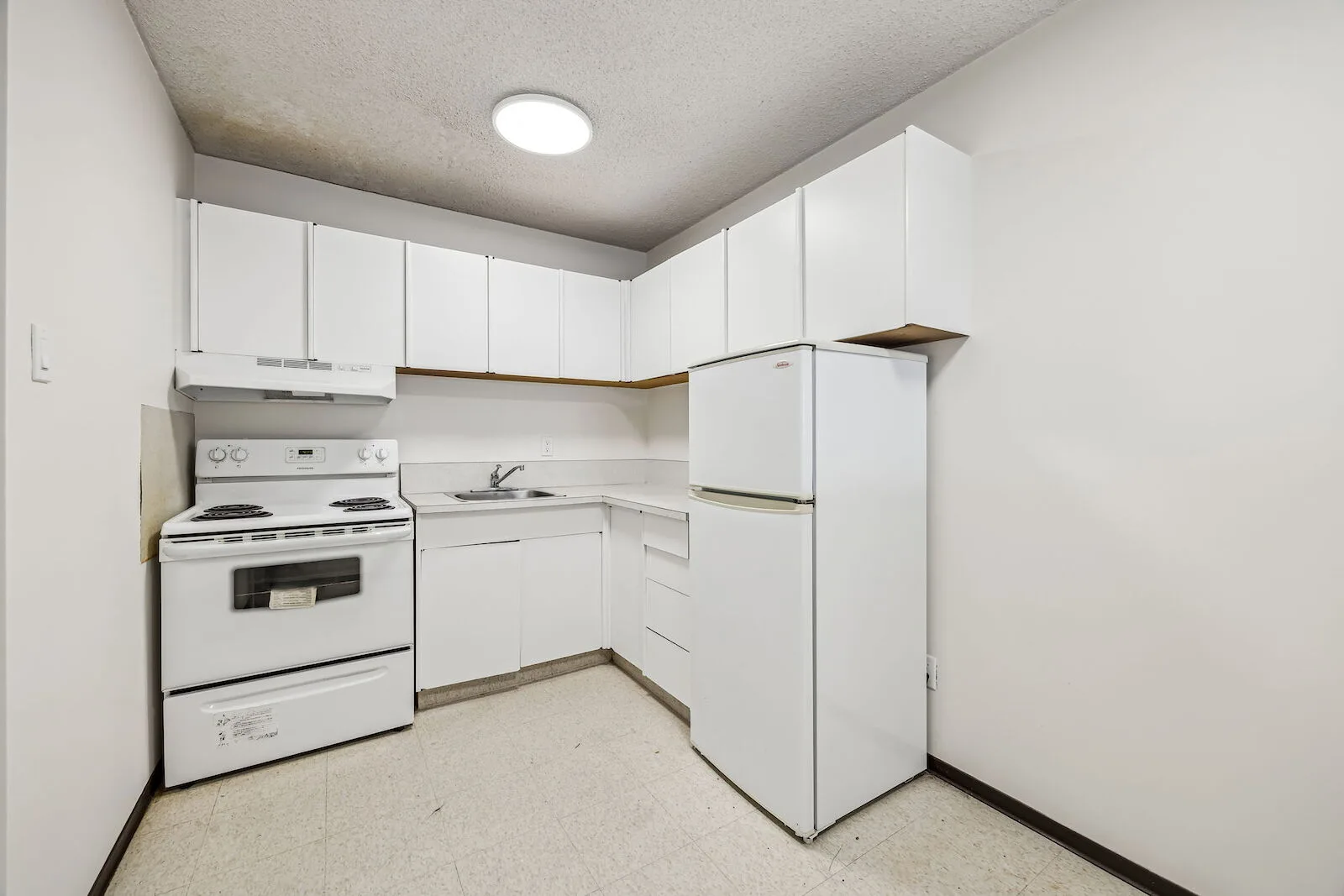 Wonderful 1 Bedroom Condo Across from Chinook Mall! (CP102)