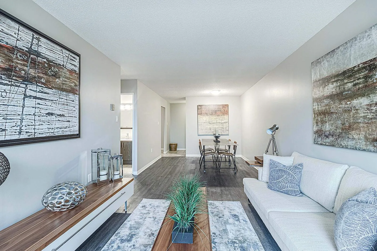 Huge Updated 1 and 2 Bedroom Apartments - Hidden Gem/Great Value!