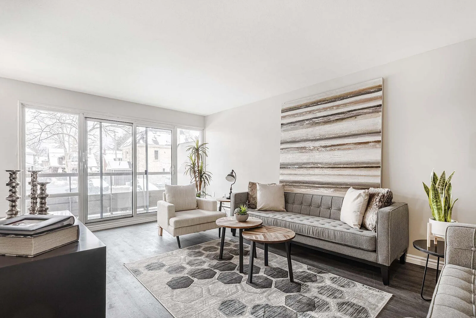 Fully Renovated 1 & 2.5 Bedroom - Steps to Wortley Village