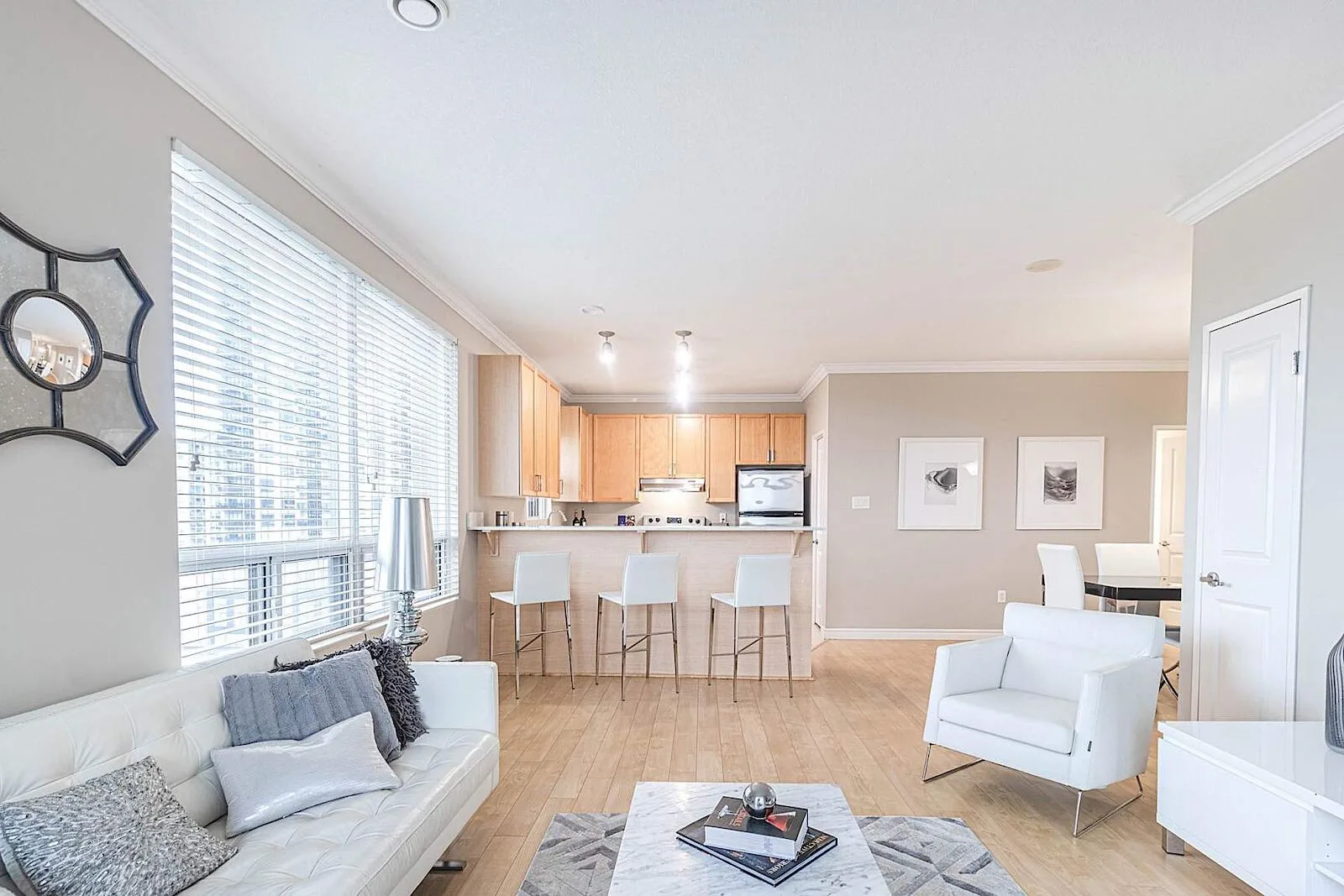 Huge Modern 1-2 Bedrooms Suites in London's Most Desirable Building and Neighbourhood