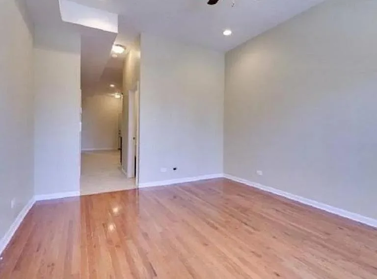 3727 North Ashland Avenue, Chicago, IL 60613, USA